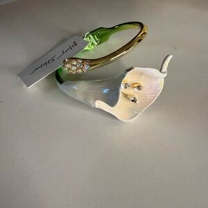 🌸Betsey Johnson Calla Lily Bracelet with Crystal Accent